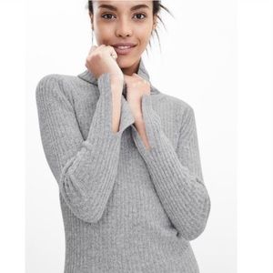 Banana Republic Gray Ribbed Turtleneck Sweater